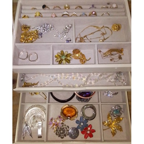 176 - A jewellery box with contents including vintage and modern jewellery, rings, brooches, necklaces, ea... 