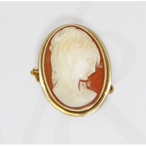 65 - A shell cameo brooch, 20mm x 27mm, mount marked 'K14', gross weight 4.2g.