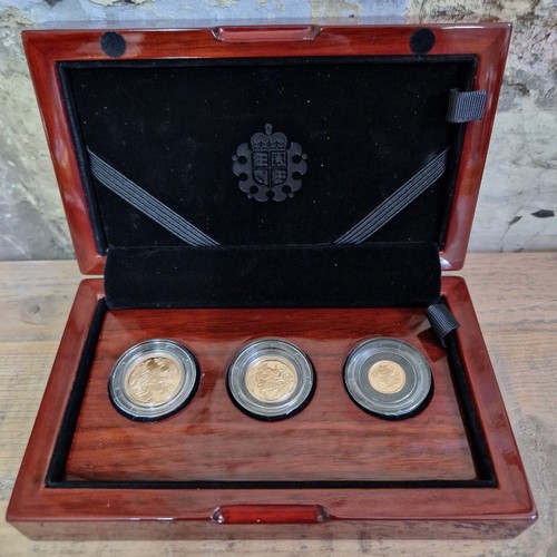 308 - The Royal Mint, The Sovereign 2018 Three-Coin Gold Proof Set, 3 22ct gold coins comprising of a sove... 