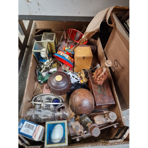 115 - A box of mixed collectables.