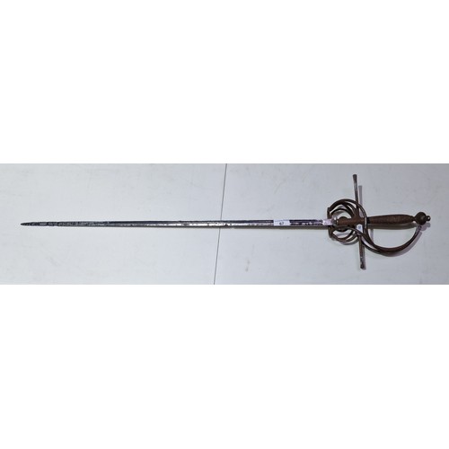 67 - An early 17th century style swept-hilt rapier, possibly German or Italian, approx. 80cm length blade... 