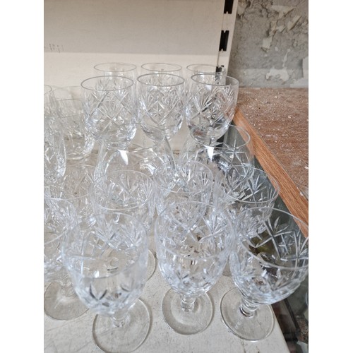 565 - Lead crystal - Royal Doulton decanter and another decanter, 34 glasses including makers such as Edin... 