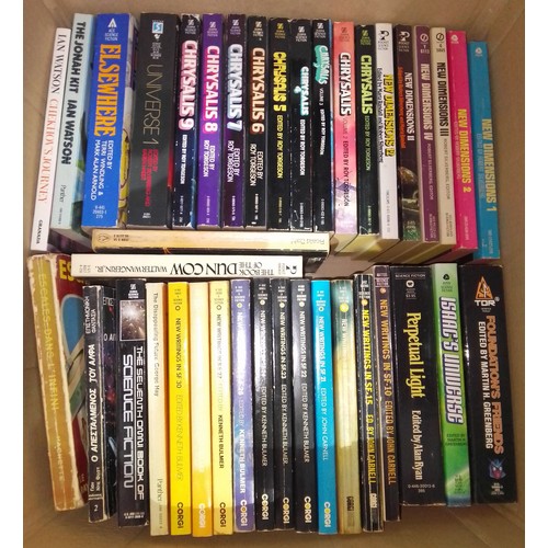 220 - A large quantity of assorted paperbacks, including science, fiction, fantasy, crime etc., etc., vari... 