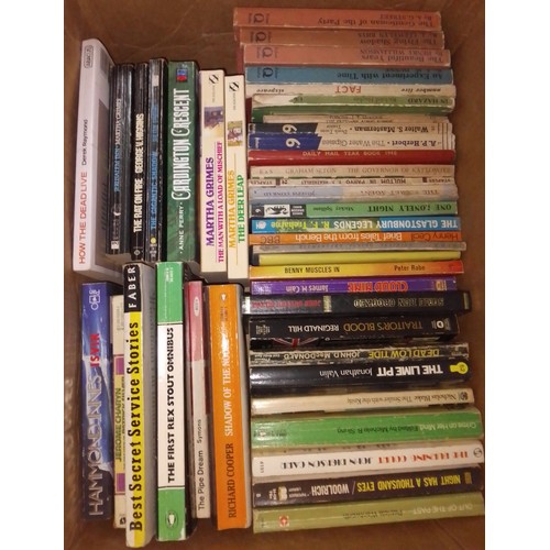 220 - A large quantity of assorted paperbacks, including science, fiction, fantasy, crime etc., etc., vari... 