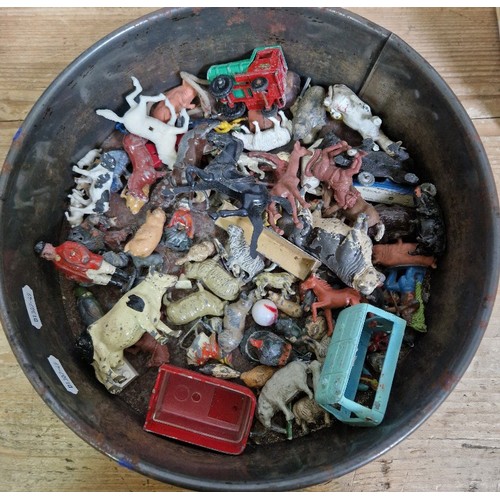 333 - A tin of assorted farm animal toys to include cast metal & plastic.