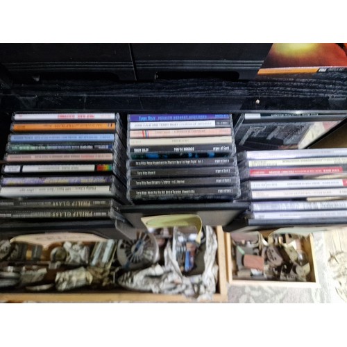 273 - A large collection of CDs and a few 45s, various genre.