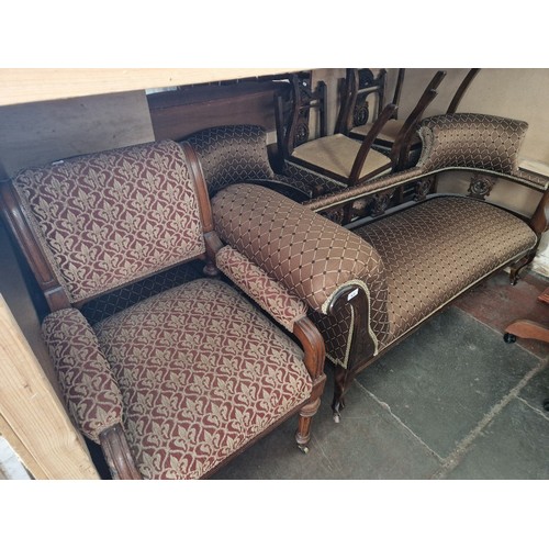 886 - An Edwardian mahogany salon suite comprising chaise lung, two tub chairs and four occasional chairs ... 