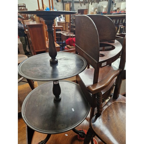 910 - A Georgian mahogany corner washstand and an early 20th century three tier dumb waiter on ball and cl... 