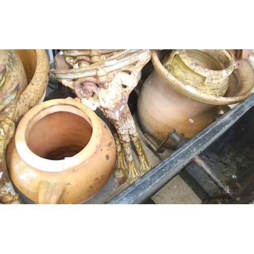 248 - 8 terra cotta planters ranging from medium to large