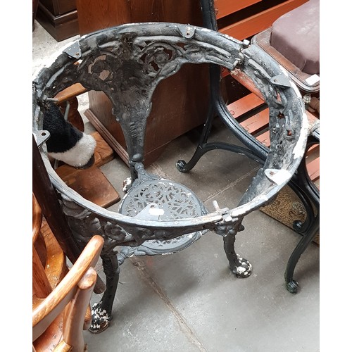 948 - A cast iron 'Britannia' pub table base.