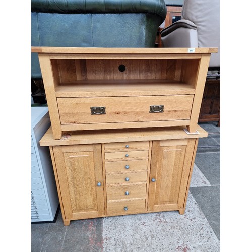 986 - A modern light oak sideboard & tv unit