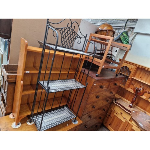 1000 - A mixed lot comprising mid 20th century teak trolley, a wooden bookcase and a metal shelving unit.