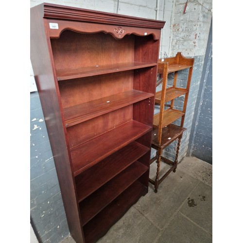 1001 - A mixed lot comprising mahogany bookcase, oak bookcase and an oak occasional table.