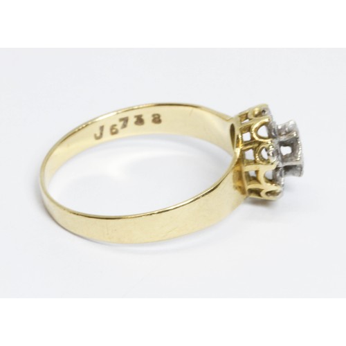 208 - A hallmarked 18ct gold diamond cluster ring, gross weight 2.5g, size N.