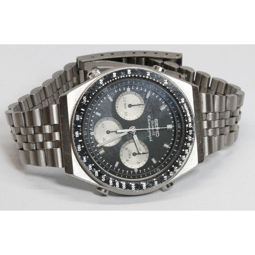 240 - A Seiko Quartz Chronograph, ref. 7A28-703B, stainless steel case width 40mm, later stainless steel b... 