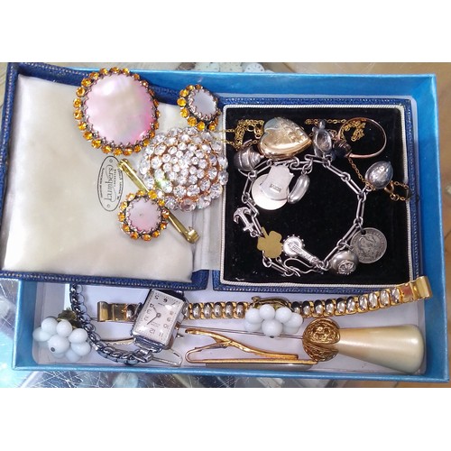 356 - A mixed lot of jewellery comprising a ring marked '9ct', a rolled gold locket, a silver charm bracel... 