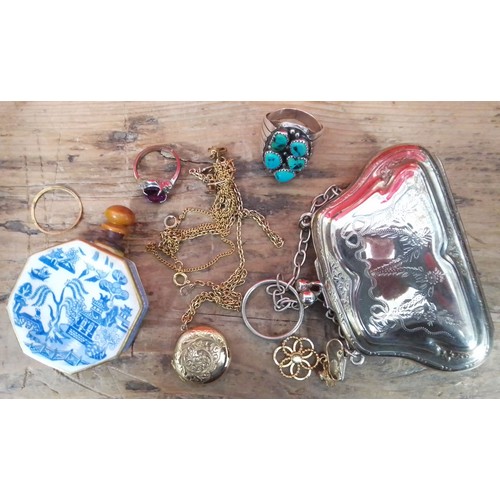 359 - A mixed lot including an EPNS purse, a snuff bottle, a ring marked 'Sterling', yellow metal etc.