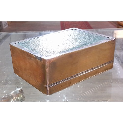 409 - A George V Art Deco cedar lined silver box, green leather base, Frederick William Hentsch, London 19... 