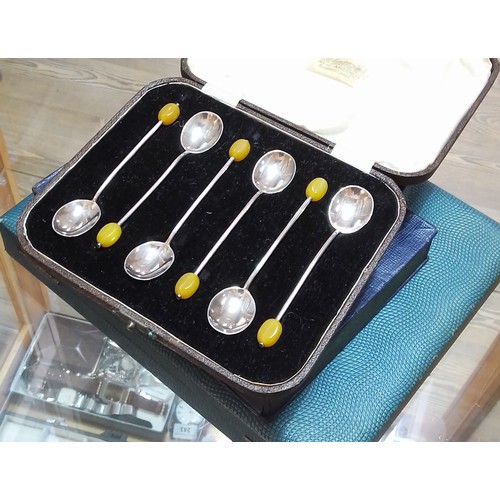 451 - A cased set of hallmarked silver bean spoons with bakelite finials and other boxed cutlery.