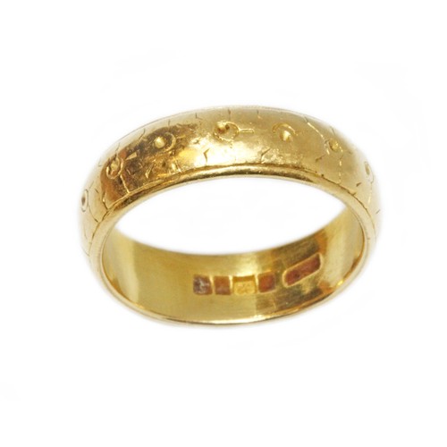 463 - A hallmarked 22ct gold wedding band, weight 9.5g, size Q.