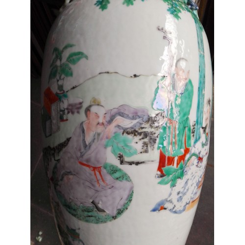 445 - A Chinese porcelain vase, decorated in over enamels, dog handles and applied lizards, 19th century, ... 