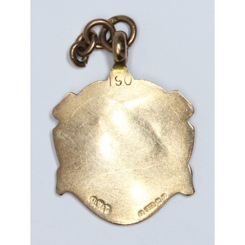 504 - A hallmarked 9ct gold fob, length 30mm, weight 3g.