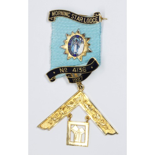 511 - A Masonic jewel, the set square hallmarked 9ct gold with drop indistinctly marked '18', the enamelle... 