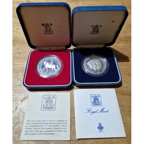 558 - Two Royal Mint silver proof crowns, 1977 & 1981, with certificates, in cases.