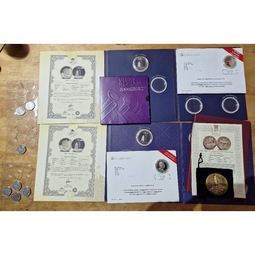 580 - A group of assorted coins to include silver plated commemoratives, Beatrix Potter 50ps & a bronze me... 