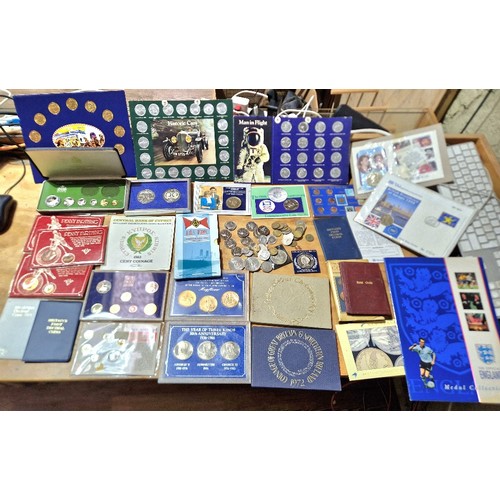 587 - A large collection of assorted world coin sets, covers & coins to include a 50p 1992 coin cover, His... 