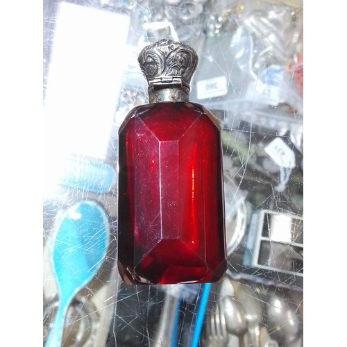 443 - Hallmarked silver comprising a red cut glass scent bottle with hallmarked silver top, length 8.5cm, ... 