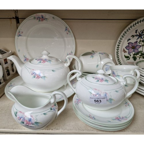 563 - Aynsley ‘Little Sweetheart’ tea wares - 21 pieces including teapot