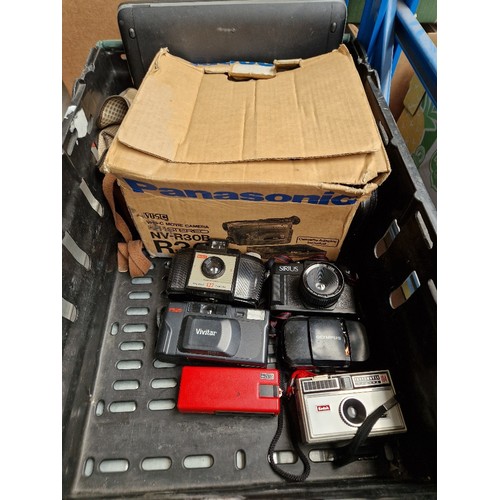 196 - A box of cameras including Panasonic video camera and Kodak Brownie