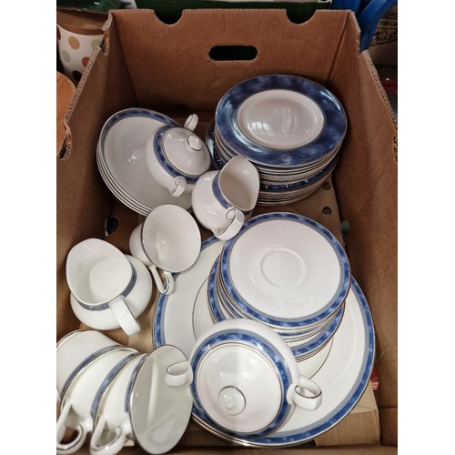 251 - A quantity of Royal Doulton Atlantis dinner ware.