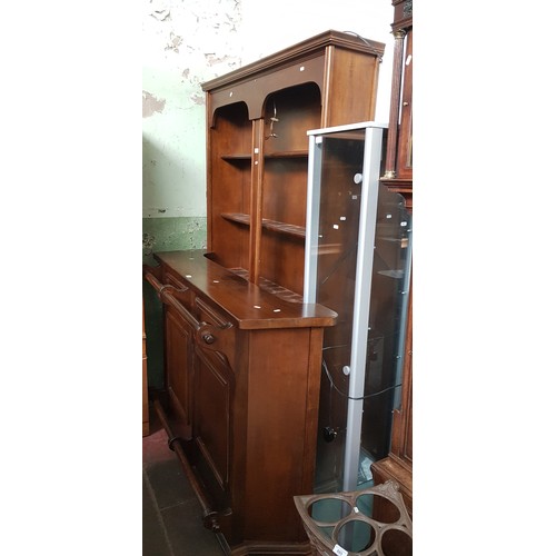 886 - A mahogany bar with shelving unit and glass display cabinet