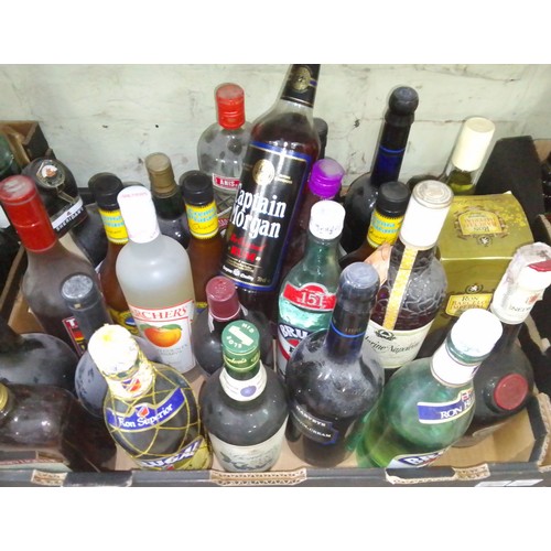 524 - A box of assorted liquors.