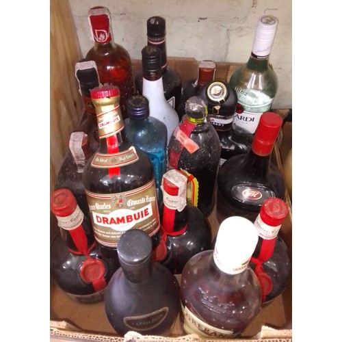 523 - A box of assorted liquors.