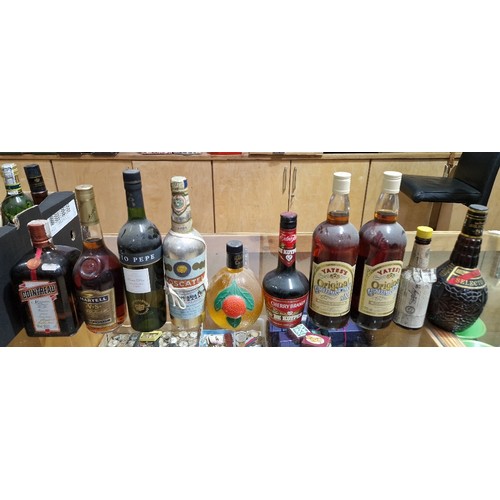 525 - A box of assorted liquors.