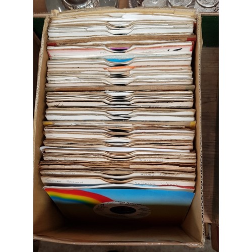 425 - A box of vinyl 7