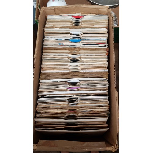 426 - A box of vinyl 7