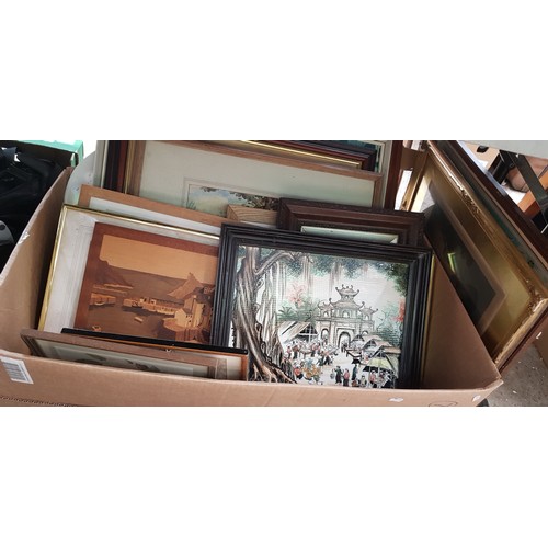 449 - A box of pictures