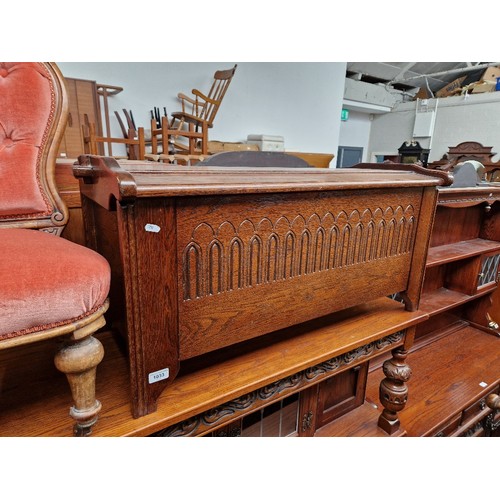 1033 - An oak blanket box/coffer.