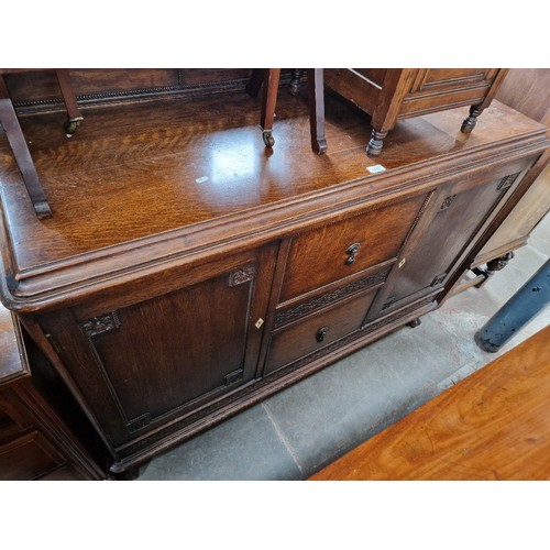 1053 - A 1920s oak sideboard.