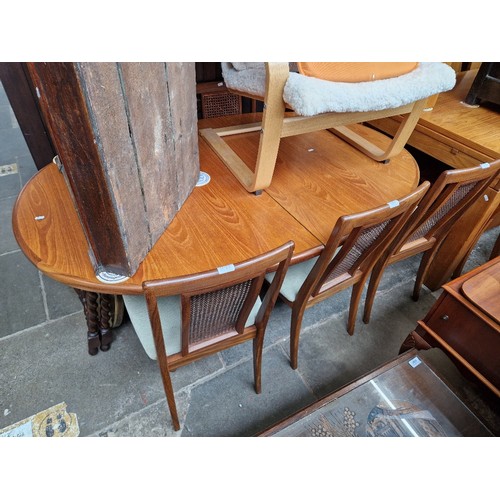 1066 - A mid 20th century G plan teak extending dining table & 6 chairs