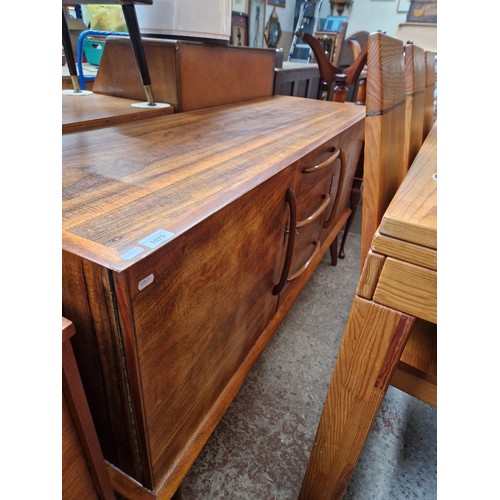 1079 - A mid 20th century Alfred Cox walnut sideboard for Heals of London, height 80cm, width 152cm and dep... 