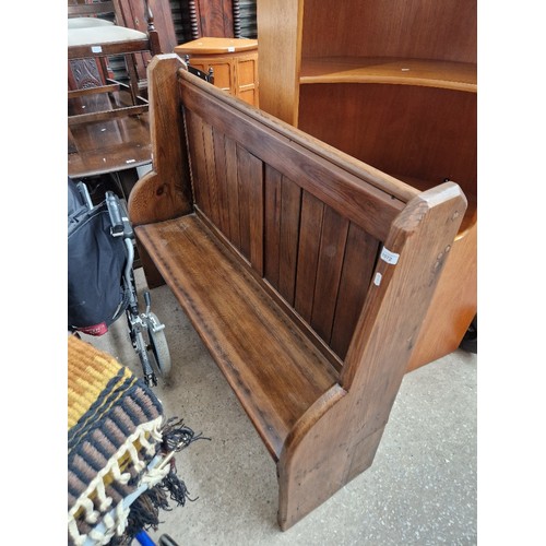 1072 - A pitch pine church pew