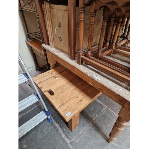 1094 - Three pieces of pine furniture comprising Victorian kitchen table, rustic coffee table & a small bla... 