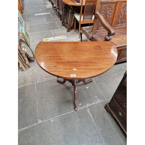 1097 - A George III mahogany snap top tripod table with drop leaf.