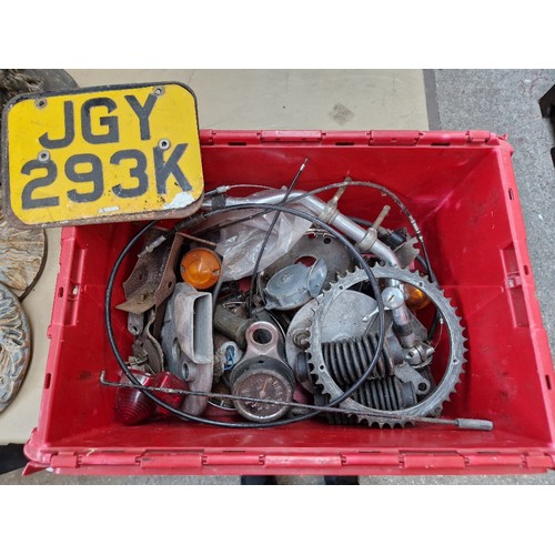 257 - A quantity of Triumph motorcycle parts to build a c1970 650cc TR6. Engine number 25237. Includes num... 