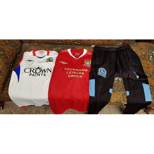 139 - Approx 30 various football shirts & training tops, The shirts consist of vintage ac Milan and inter ... 